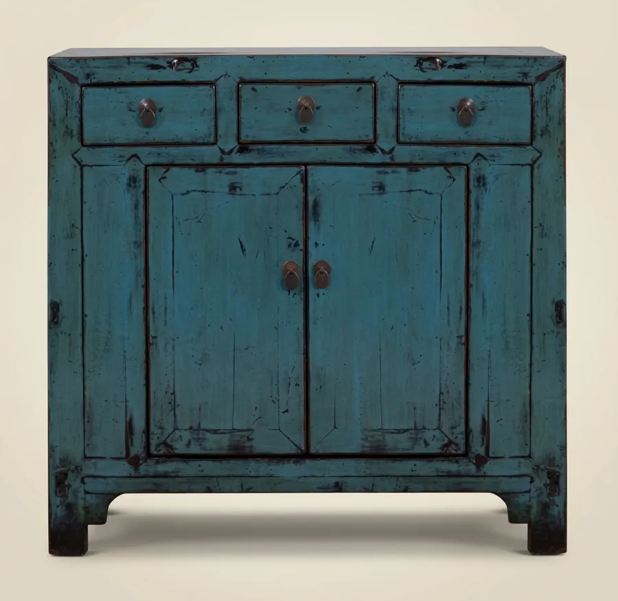 Blue-lacquered wooden cabinet, China, Qing period — Wood, lacquer, metal — 19th century