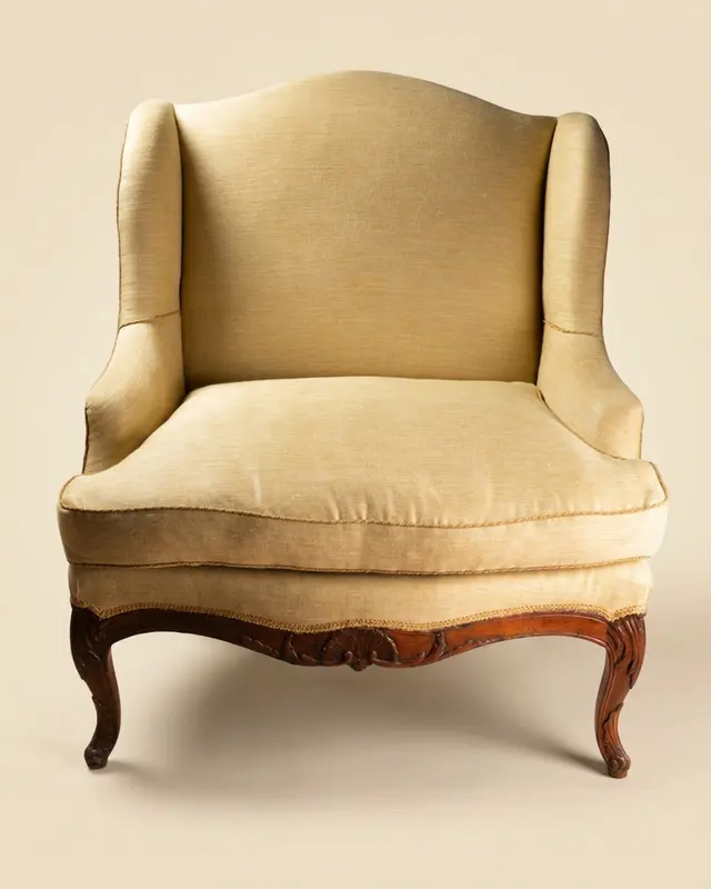 Marquise and her Regency-era walnut stool