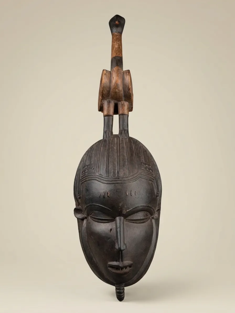 Masque Yaouré en bois massif, Côte d'Ivoire, XIXe siècle — Bois massif — XIXe siècle
