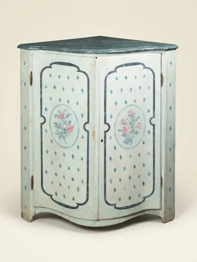 Double-curved painted wooden corner piece, 18th century