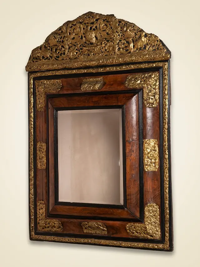 Mirror in burl walnut and brass, late 17th century
