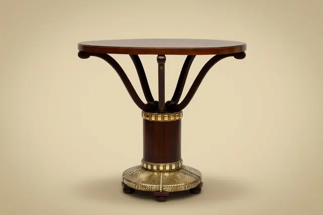 Guéridon Art Déco en placage d'acajou et laiton, vers 1930