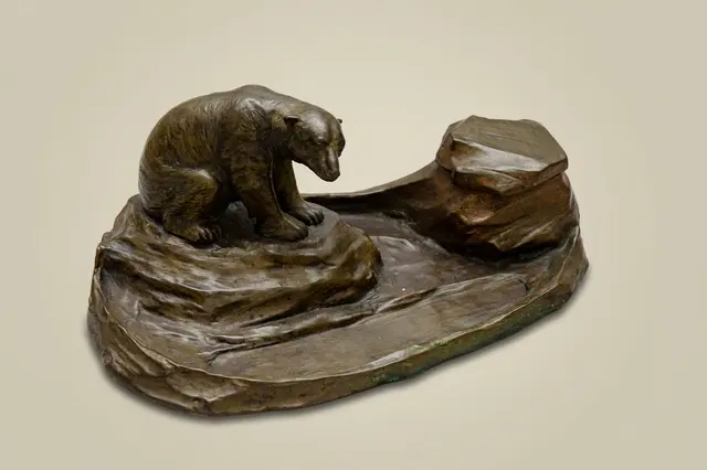 Encrier en bronze « Ours polaire », vers 1900