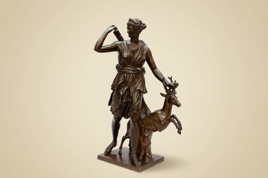 Bronze „Diane de Versailles“ von Ferdinand Barbedienne, 19. Jahrhundert — Ferdinand Barbedienne — Bronze mit brauner Patina — 19. Jahrhundert