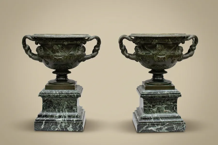 Paar Warwick-vazen in brons en groen marmer, 19de eeuw — Brons met antiekgroene patina, groen geaderd marmer — 19de eeuw