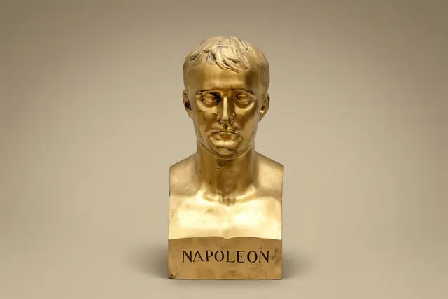 Büste von Napoléon aus vergoldeter Bronze, nach Chaudet, 19. Jahrhundert