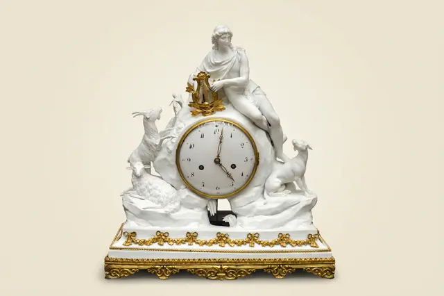 Horloge en biscuit blanc « Orphée charmant les animaux », premier quart du XIXe siècle