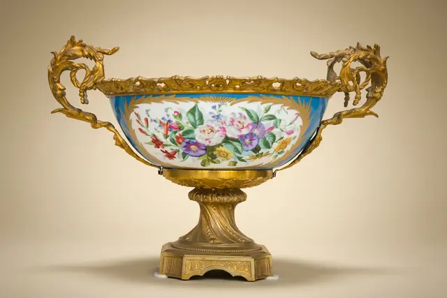 Corbeille en porcelaine de style Sèvres et bronze doré, fin du XIXe siècle