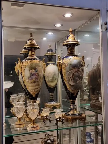 Paire de grands vases en porcelaine de Sèvres, XIXe siècle