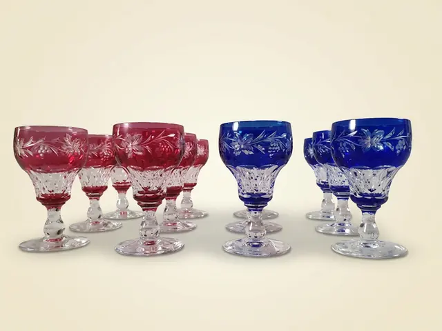 Set of 12 crystal liqueur glasses, Val Saint-Lambert