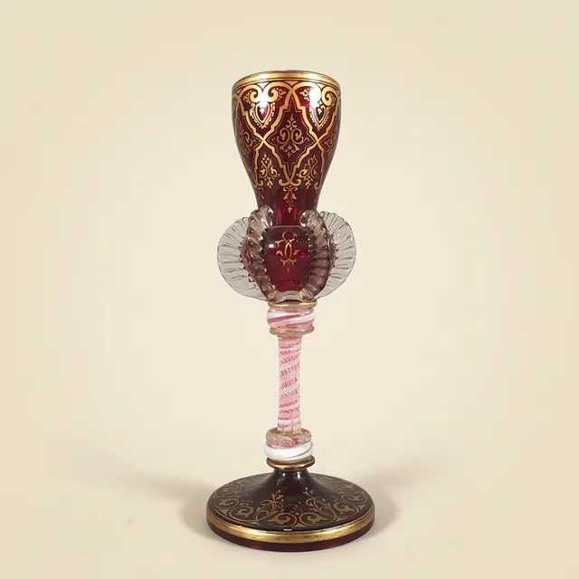 coupe décorative en verre rouge et doré